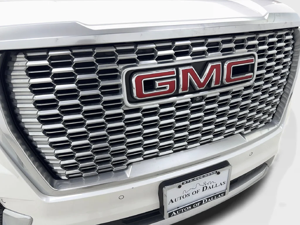 Used 2024 White GMC Denali image 28