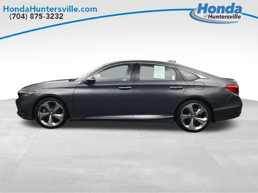 Used 2018 Modern Steel Metallic Honda Touring image 5