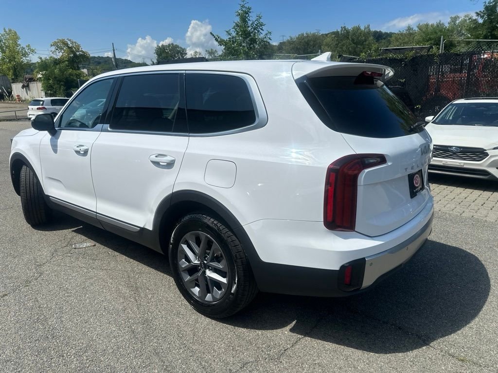 Certified Used 2024 White Kia LX image 4