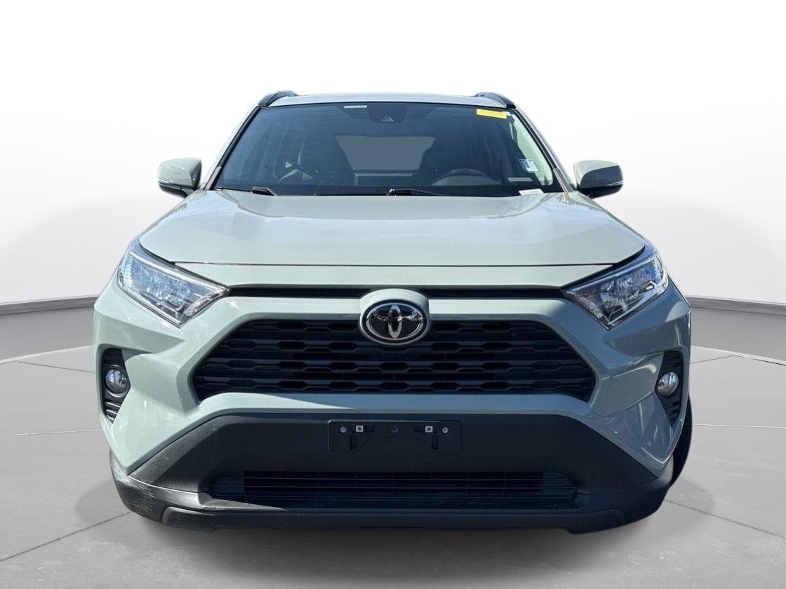 Used 2021 Lunar Rock Toyota XLE Premium image 3