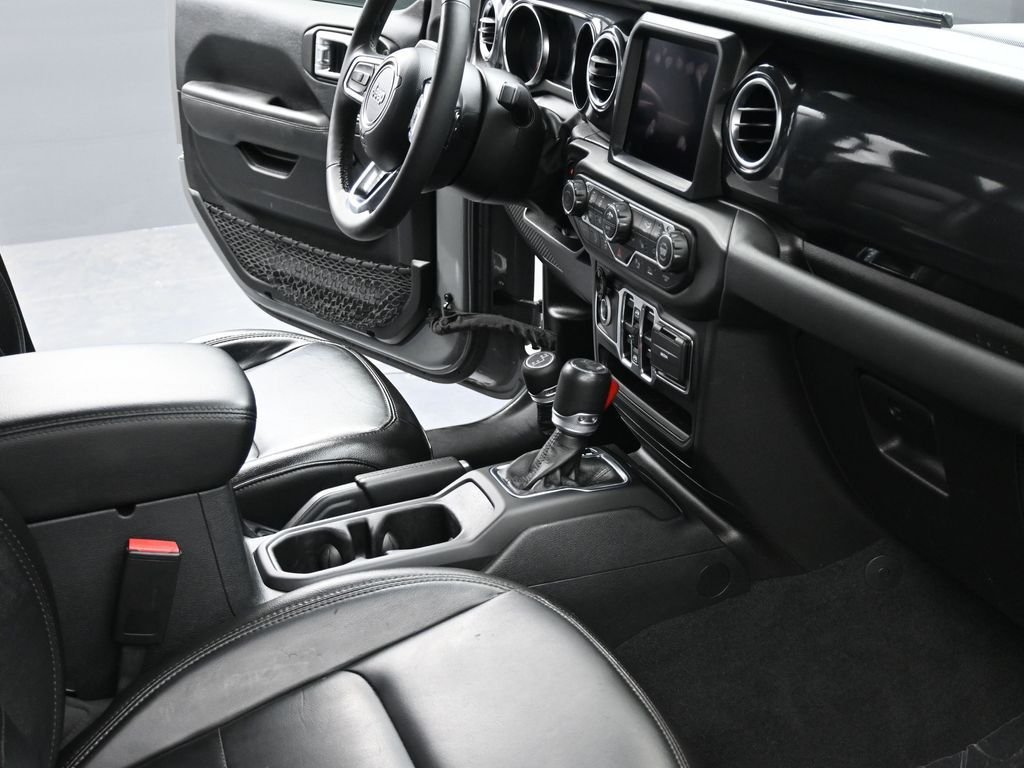 Used 2023 Gray Jeep Altitude image 12