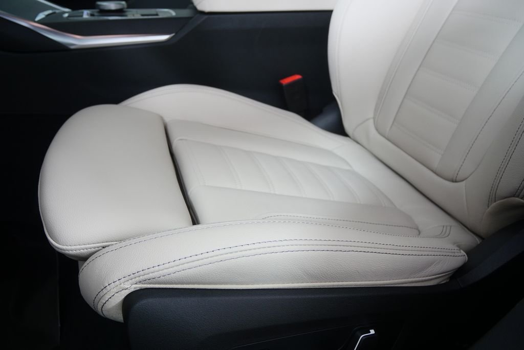 New 2026 Black Sapphire Metallic BMW 330i image 9
