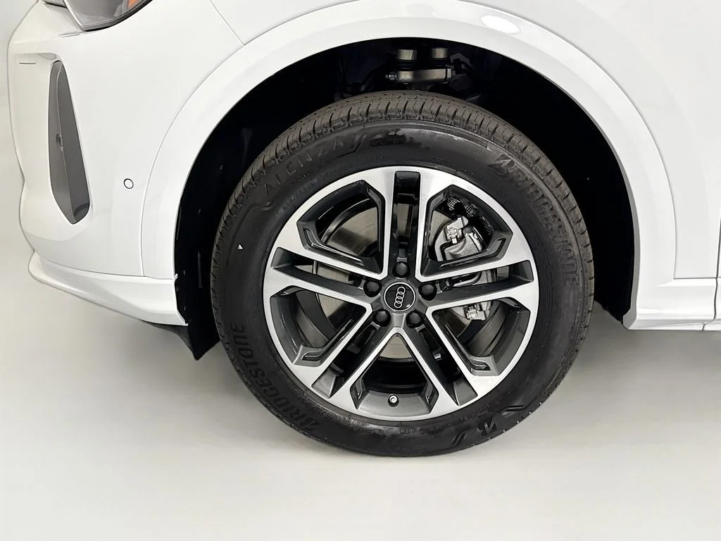 Used 2026 White Audi  image 32
