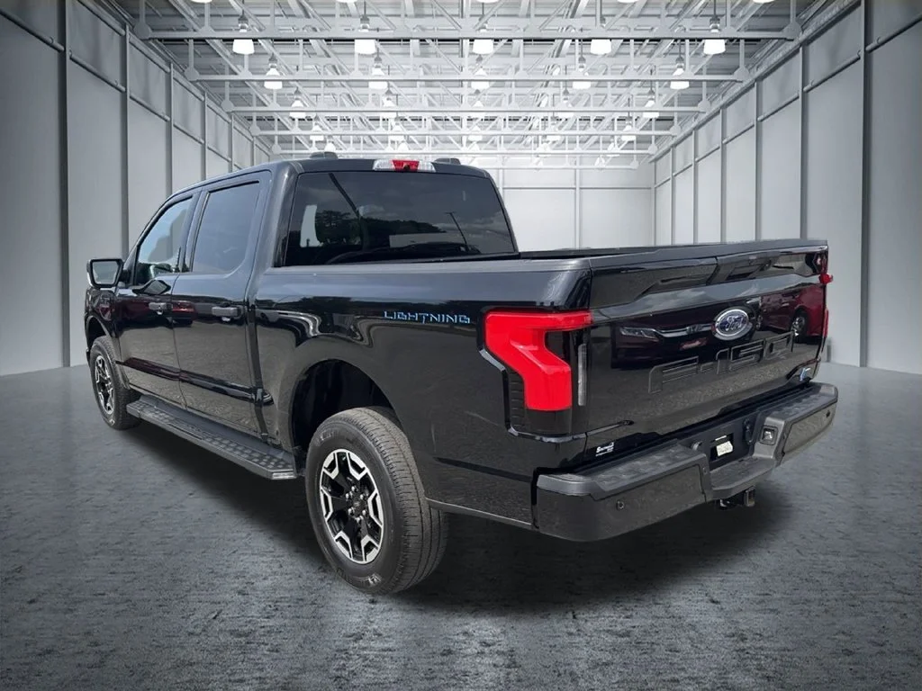 Used 2023 Black Ford XLT image 3