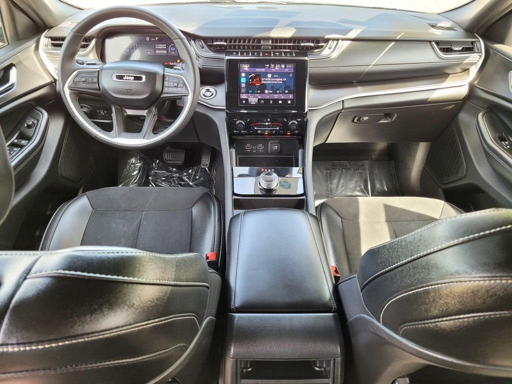 Used 2024 White Jeep Altitude image 13