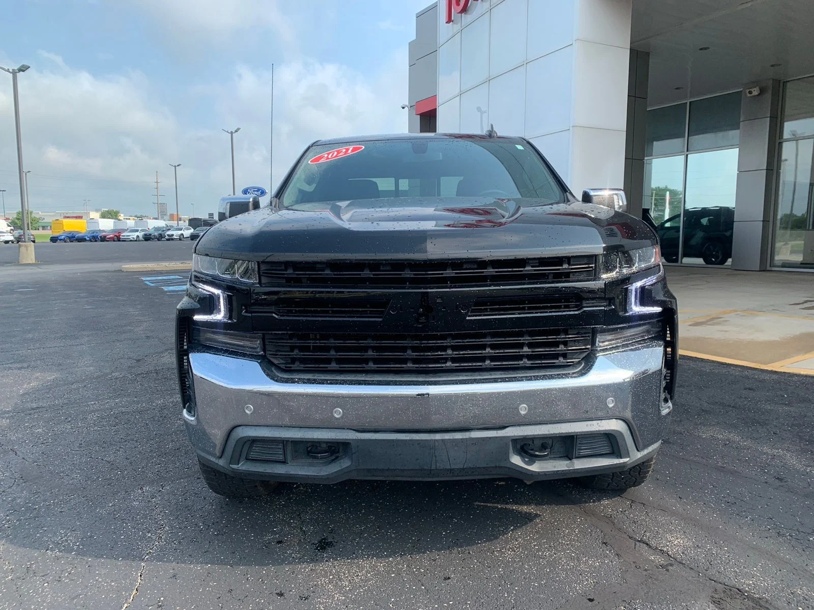 2021 Chevrolet Silverado 1500 LT - Photo 2