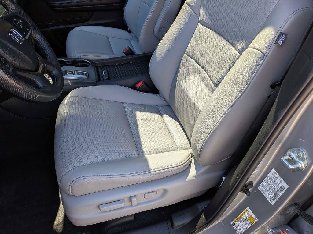 Used 2023  Honda EX-L image 24