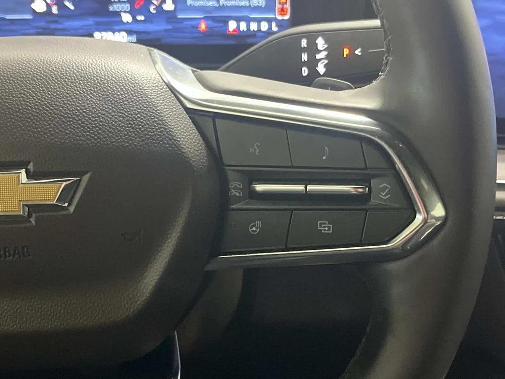 Used 2025 Summit White Chevrolet LT image 18