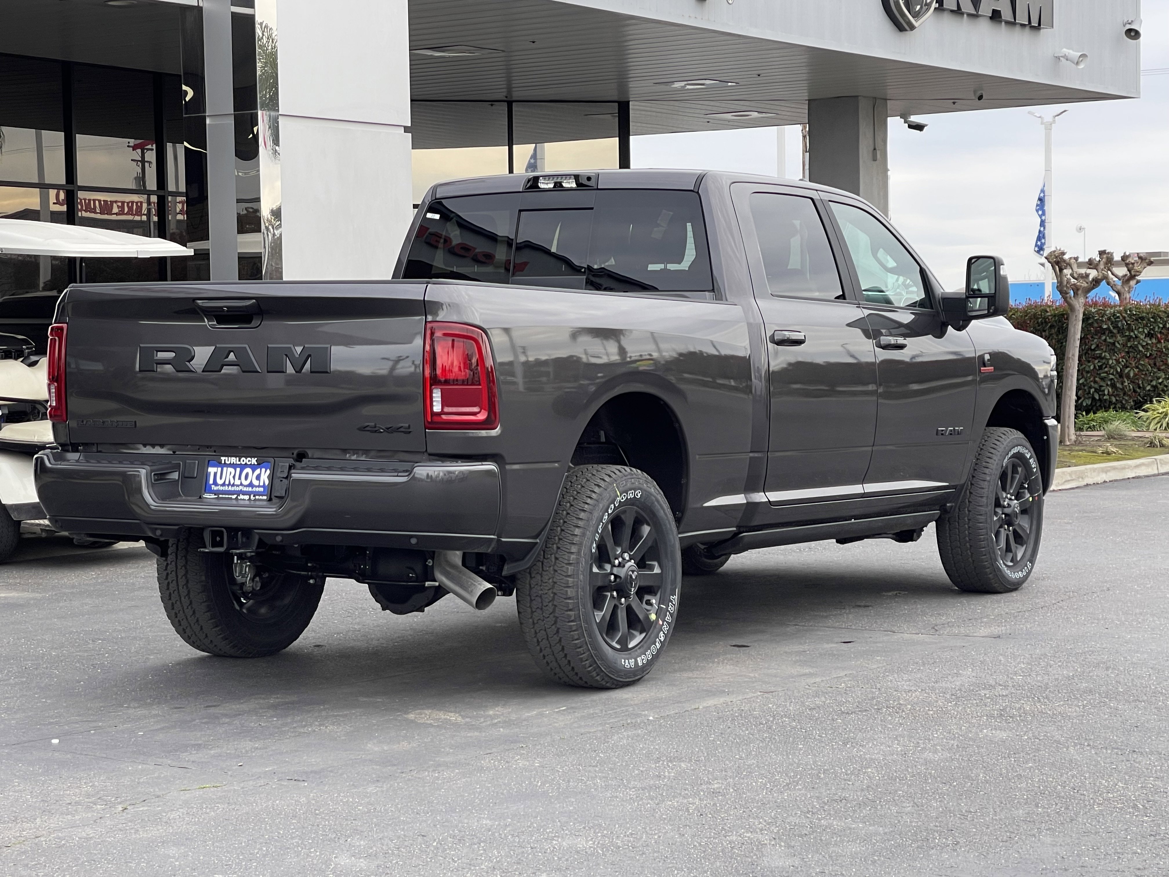 New 2026 Granite Crystal Metallic Clear-Coat Exterior Paint RAM Laramie image 11
