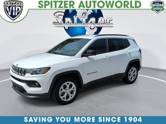 Used 2024 White/off-white Jeep Latitude image 4