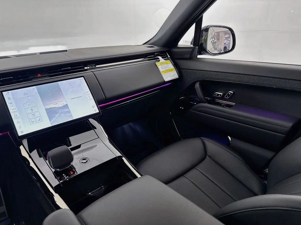 New 2026 Charente Grey Land Rover Dynamic SE image 24