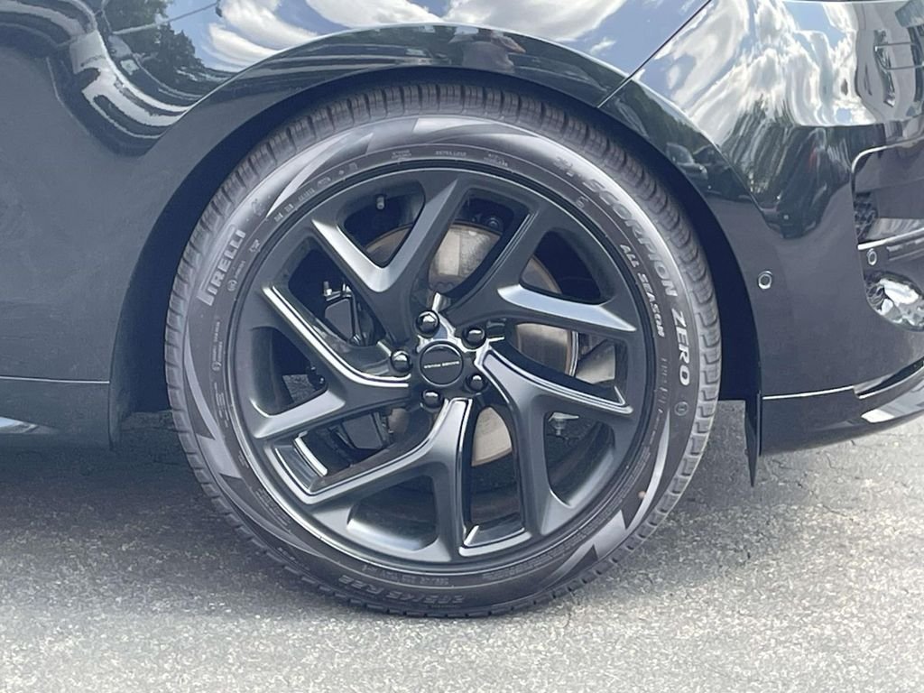 New 2026 Santorini Black Land Rover Dynamic SE image 5