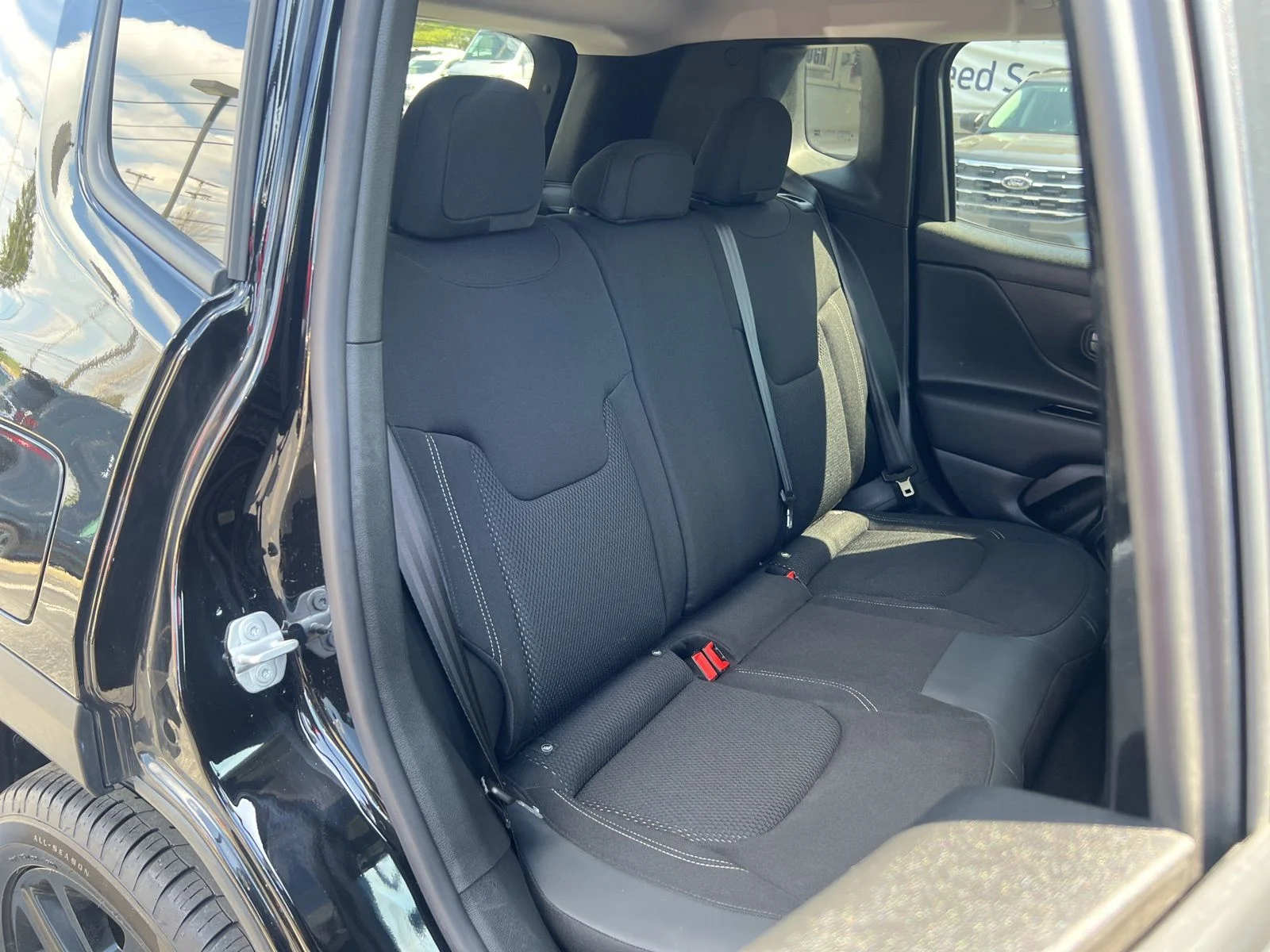 Used 2023 Black Clearcoat Jeep Altitude image 43