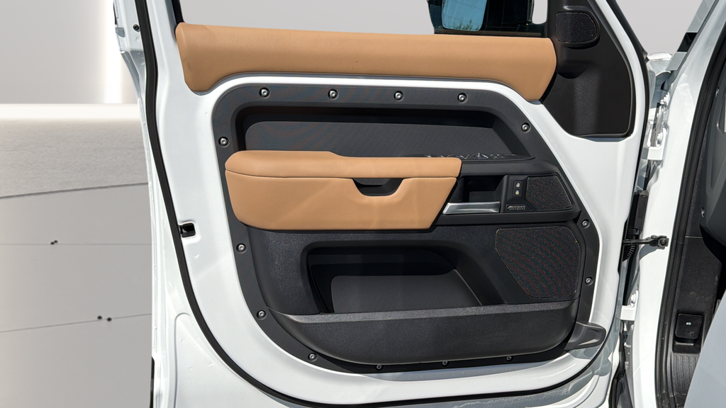 New 2026 Fuji White Land Rover X-Dynamic SE image 20