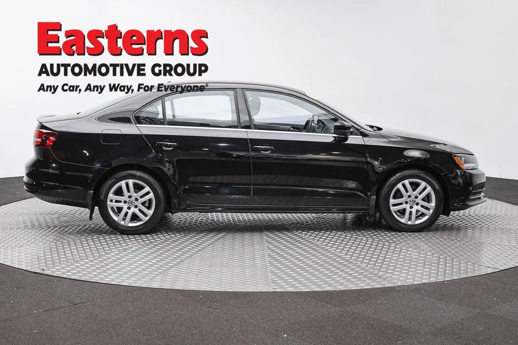Used 2017 Black Volkswagen 1.4T S image 4