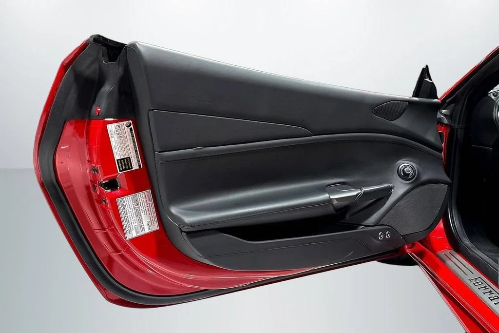 Used 2018 Rosso Corsa Ferrari  image 17