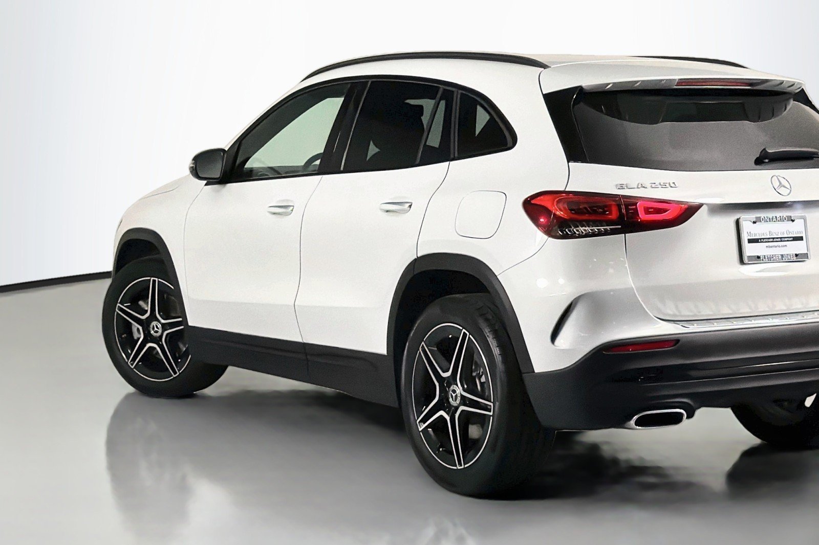 Used 2022 Digital White Metallic Mercedes-Benz 250 image 15