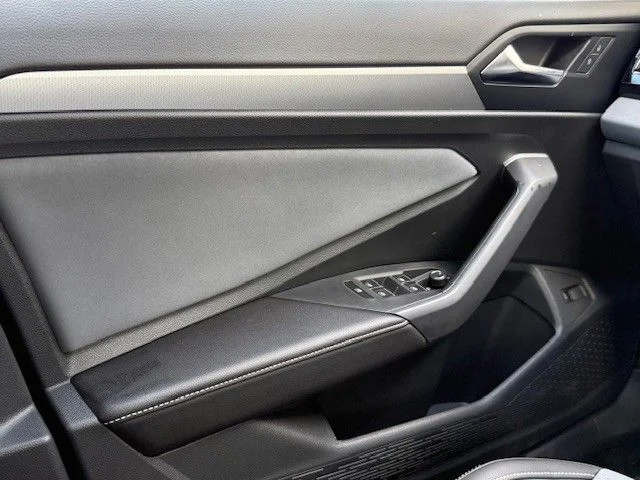 2025 Volkswagen Jetta SE - Photo 28
