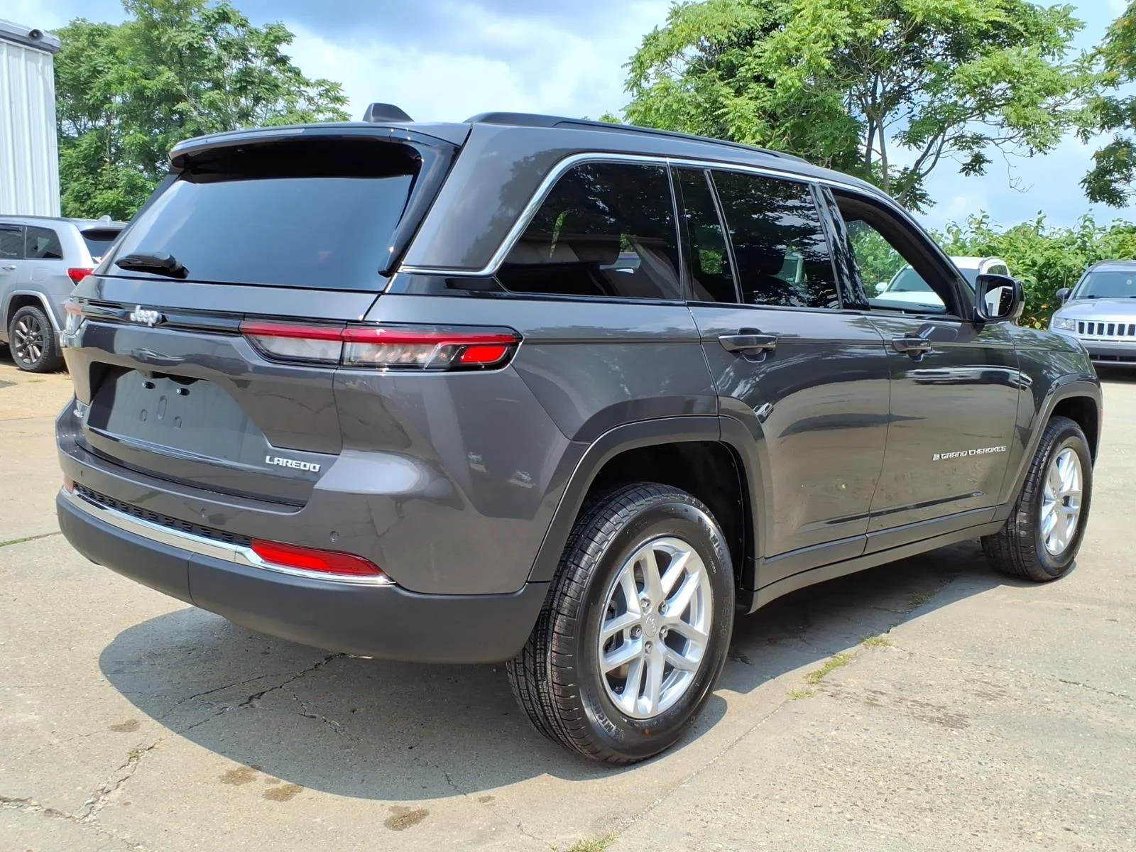 New 2026 Baltic Gray Metallic Clearcoat Jeep Laredo X image 2