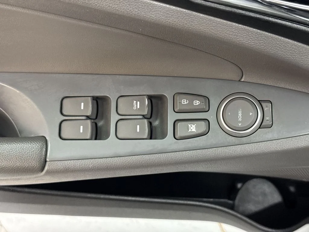 Used 2014 Phantom Black Metallic Hyundai GLS image 15
