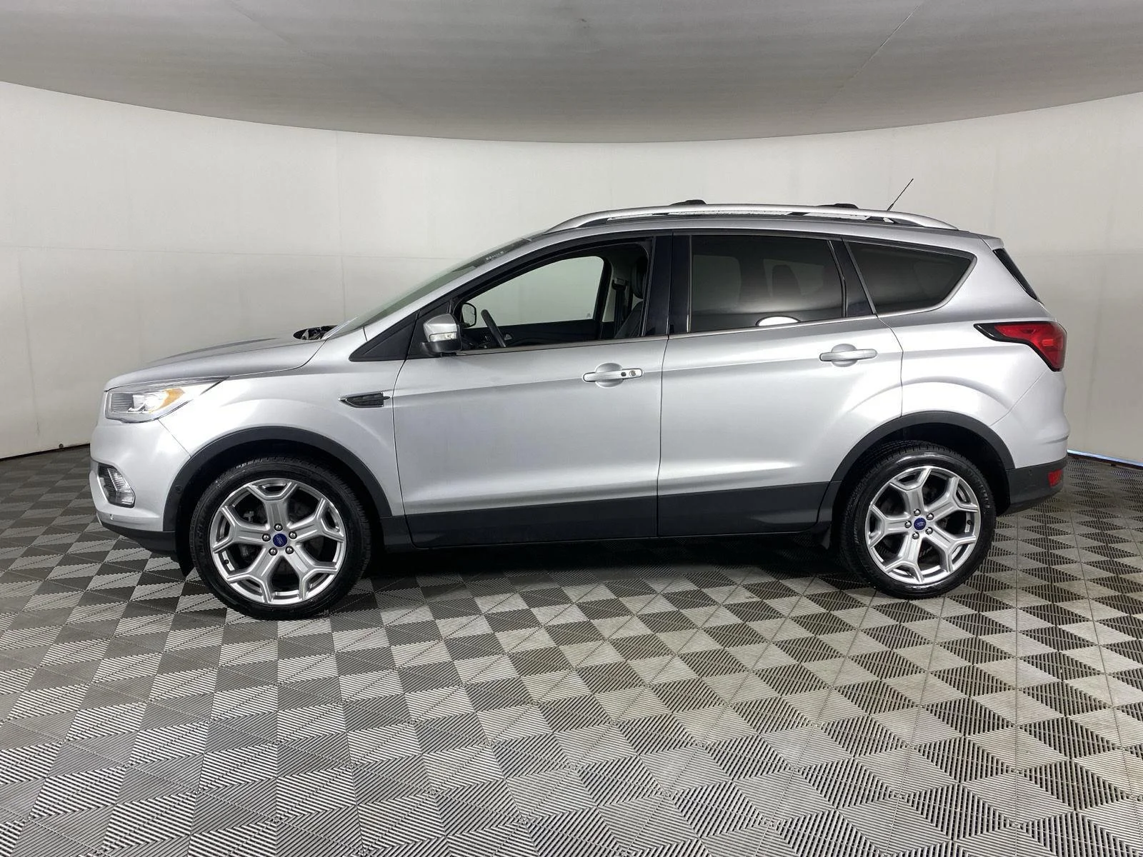 Used 2019 Ingot Silver Ford Titanium image 4