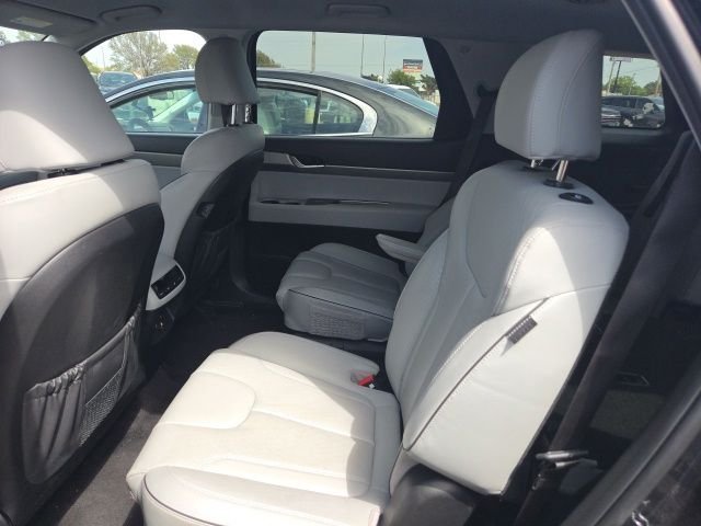 Used 2025 White Hyundai SEL image 3