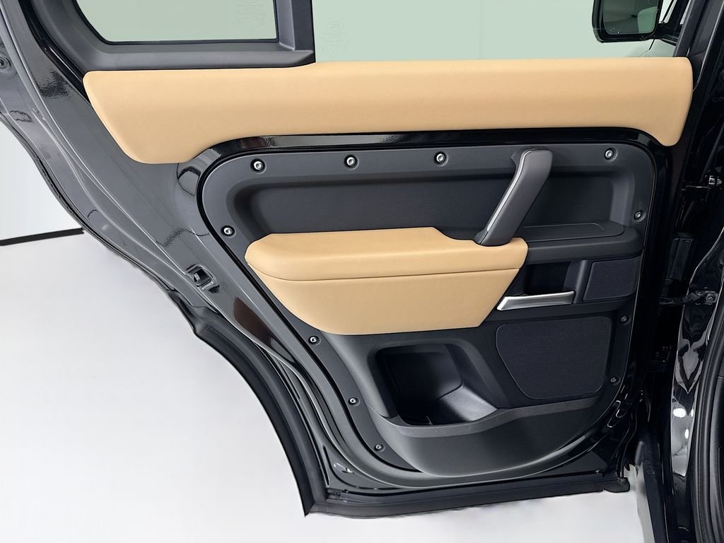 New 2026 Santorini Black Land Rover X-Dynamic SE image 25