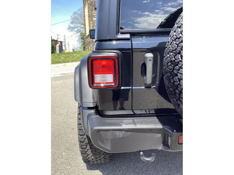 Used 2023 Black Jeep Sport S image 30