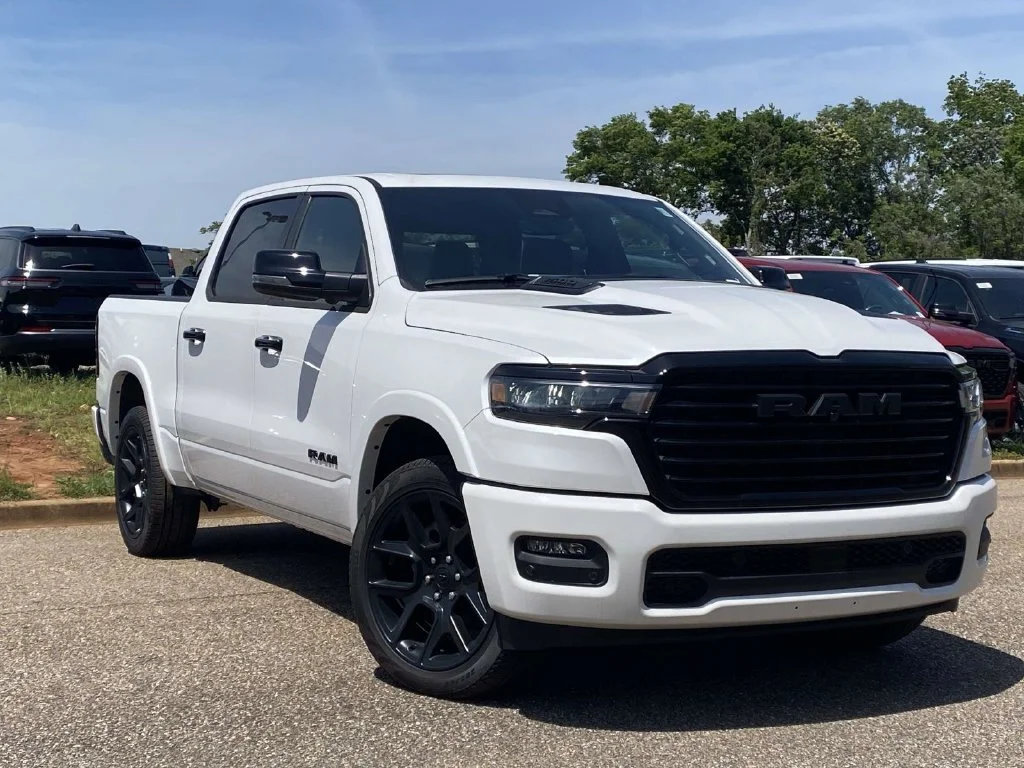 New 2026 Ivory White Tri-Coat Pearl-Coat Exterior Paint RAM Laramie image 31
