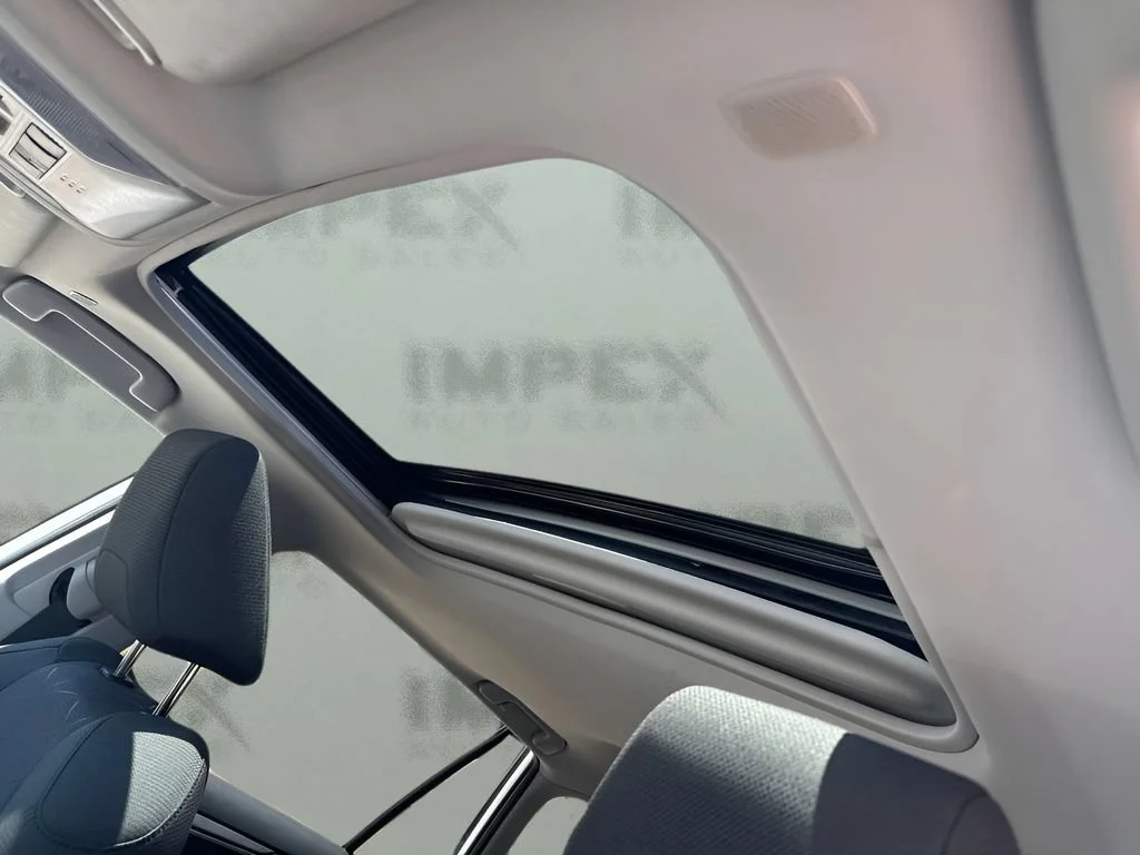 Used 2024  Toyota XLE image 11