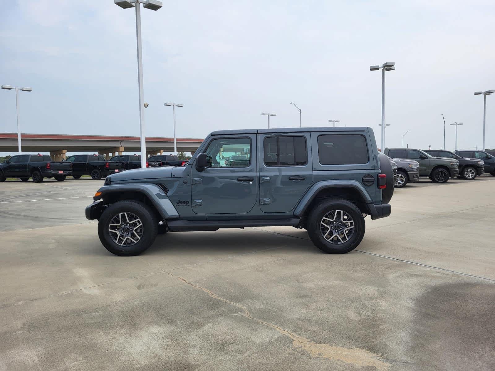 New 2026 Anvil Clear-Coat Exterior Paint Jeep Sahara image 2