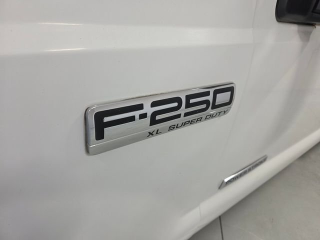 Used 2006 White Ford XL image 16