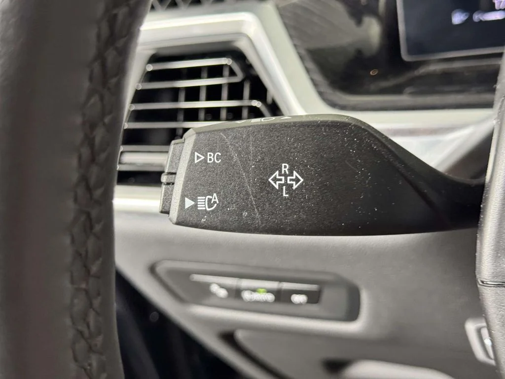 Used 2026 Black BMW xDrive40i image 21