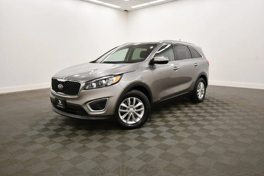 Used 2016 Kia Sorento LX with VIN 5XYPGDA57GG141275 for sale in Rochester, Minnesota