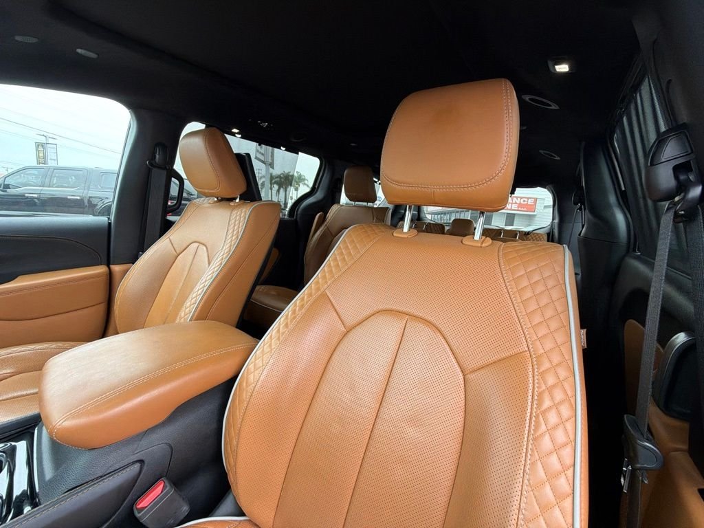 Used 2023 Silver Chrysler Pinnacle image 25