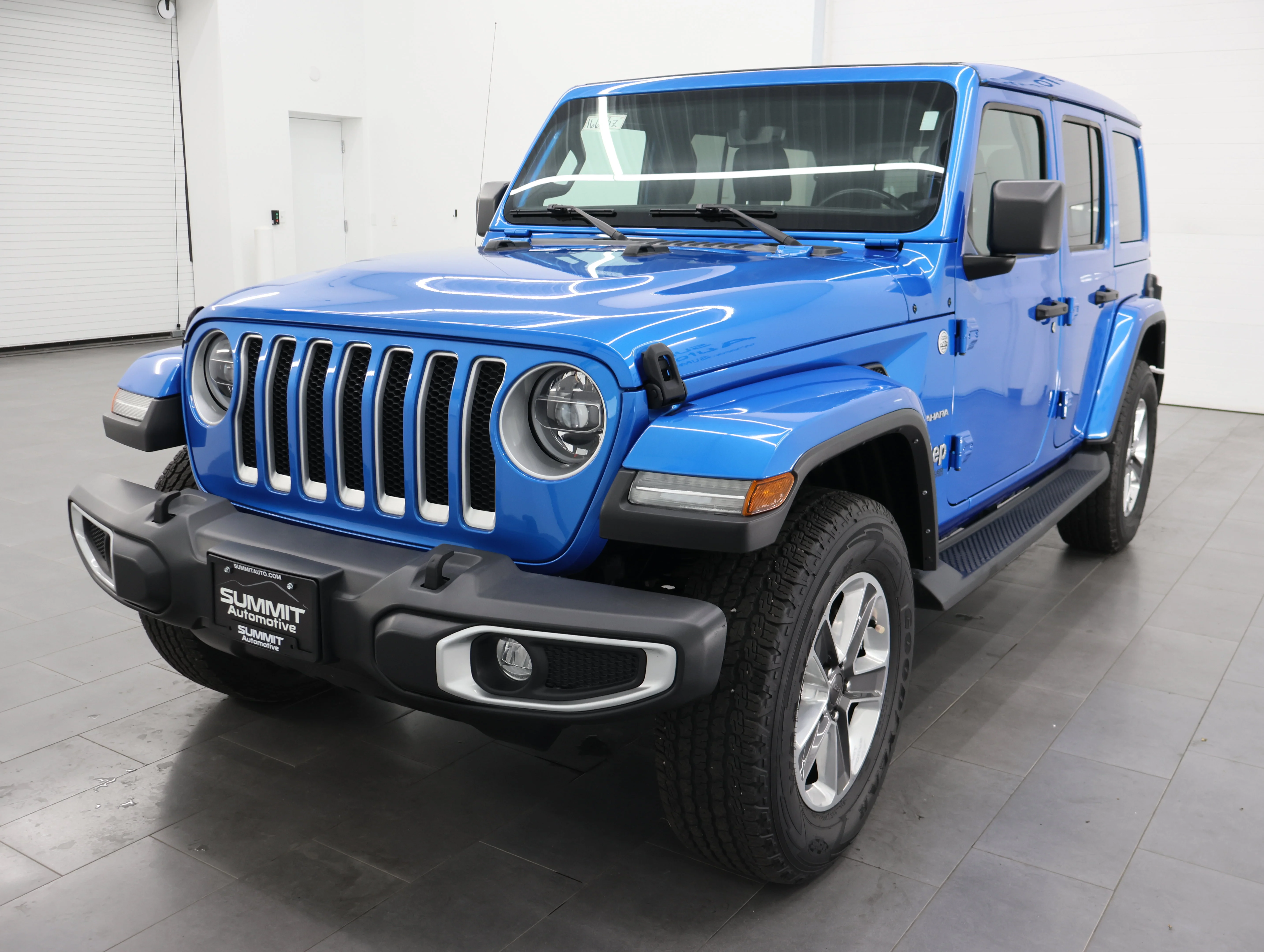 Used 2022 Hydro Blue Pearlcoat Jeep Unlimited Sahara image 6