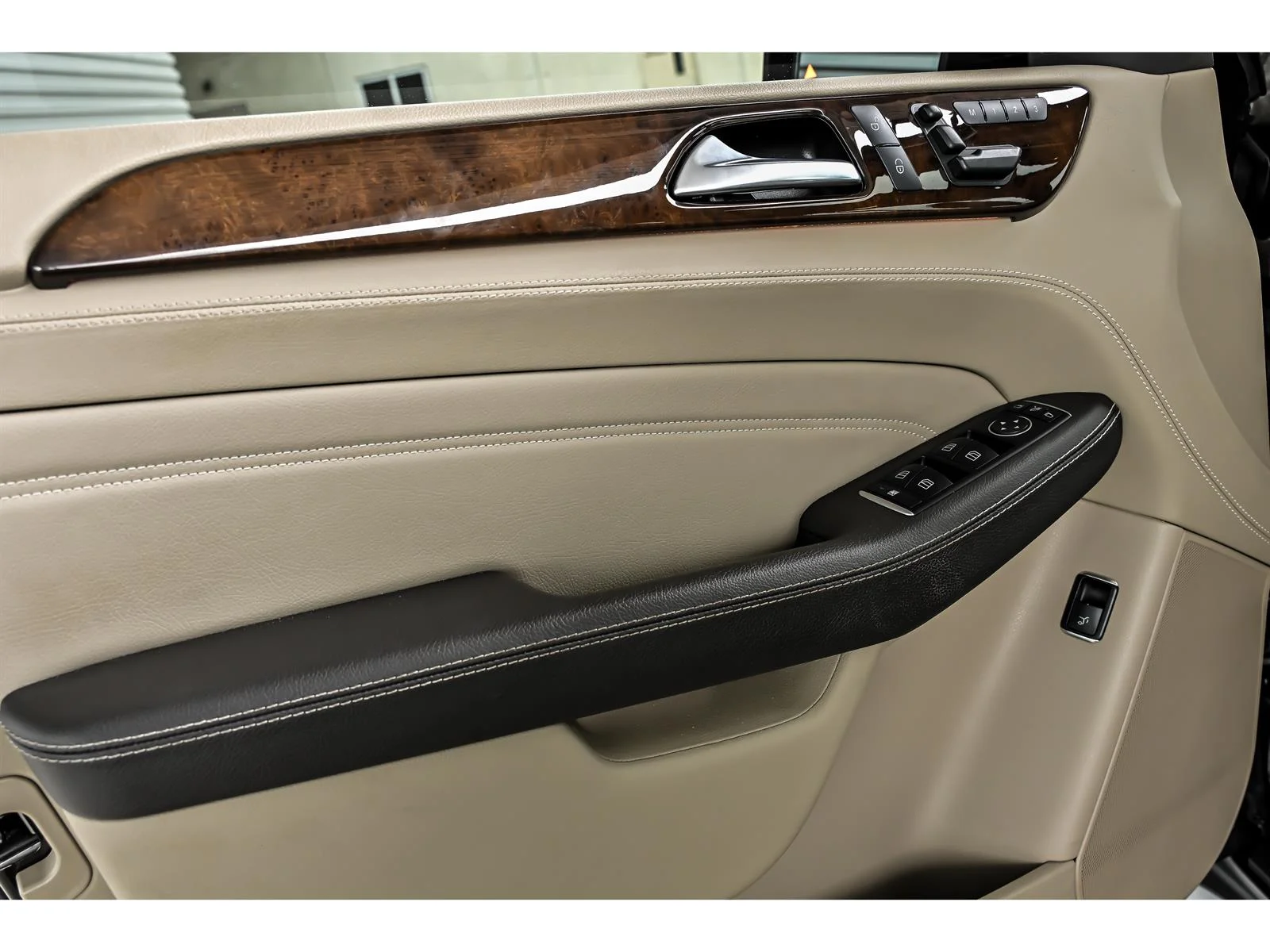 Used 2015 Brown Mercedes-Benz ML 400 image 9