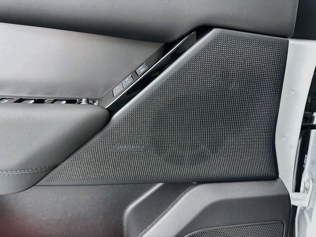 New 2026 Fuji White Land Rover S image 19