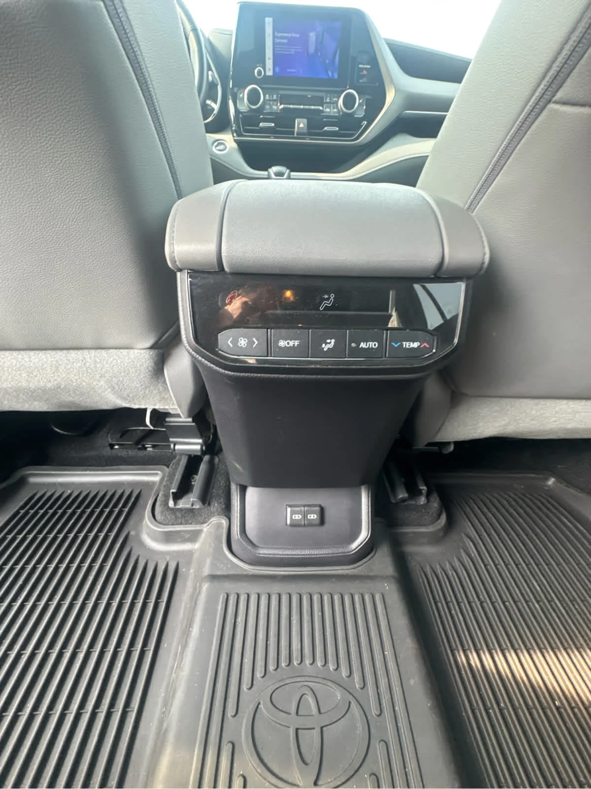 Used 2023 Moon Dust Toyota XLE image 31