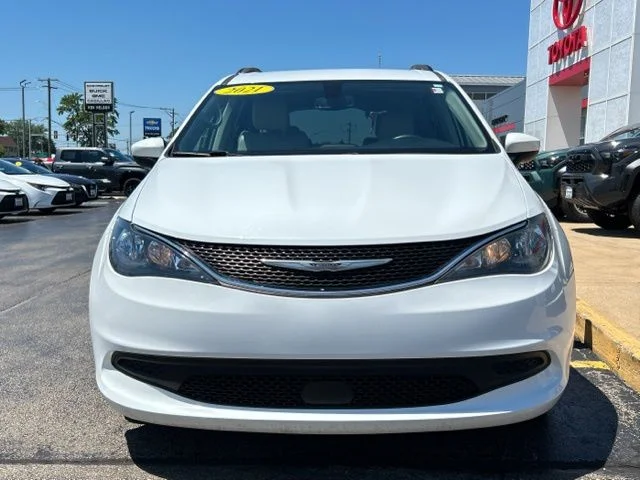 Used 2021 White Chrysler LXI image 2