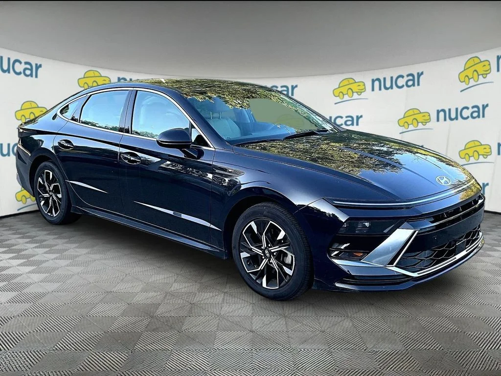 Used 2025 Blue Hyundai SEL image 1
