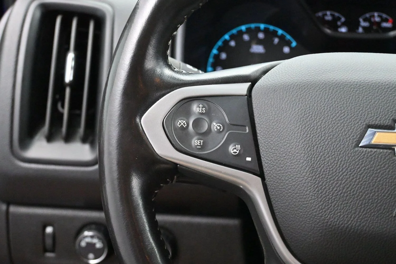 Used 2020 KINETIC BLUE METALLIC Chevrolet 4WD ZR2 image 17