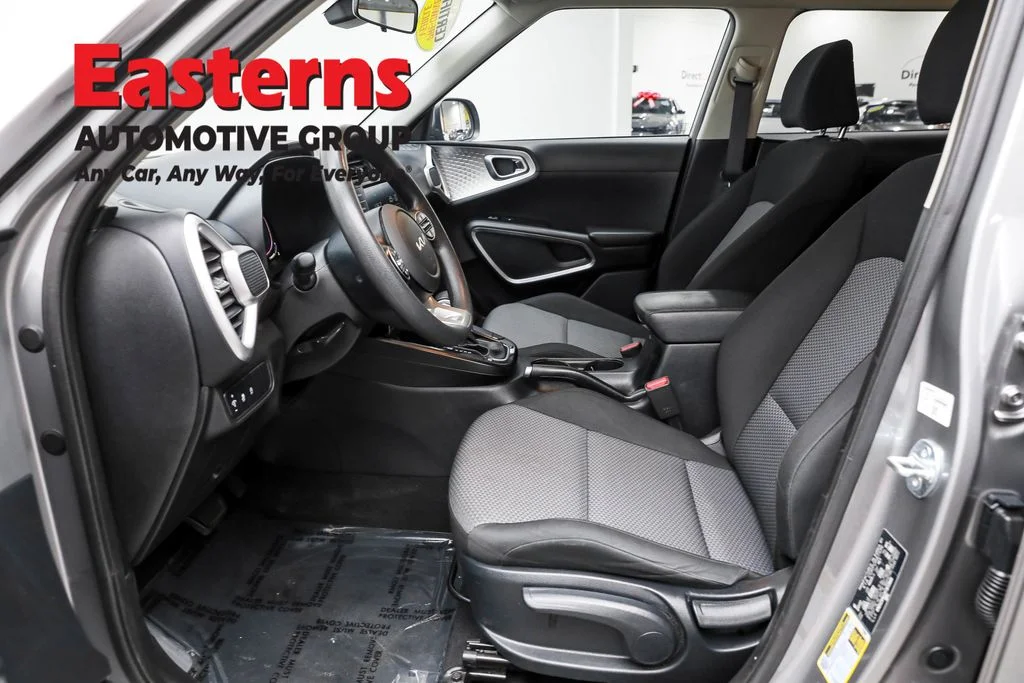 Used 2023  Kia LX image 14
