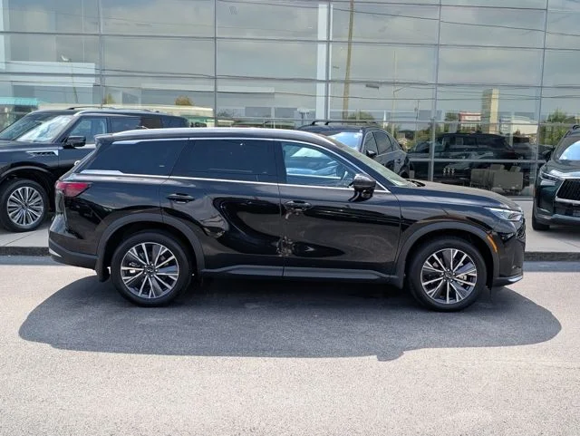 New 2027 MINERAL BLACK INFINITI LUXE image 8