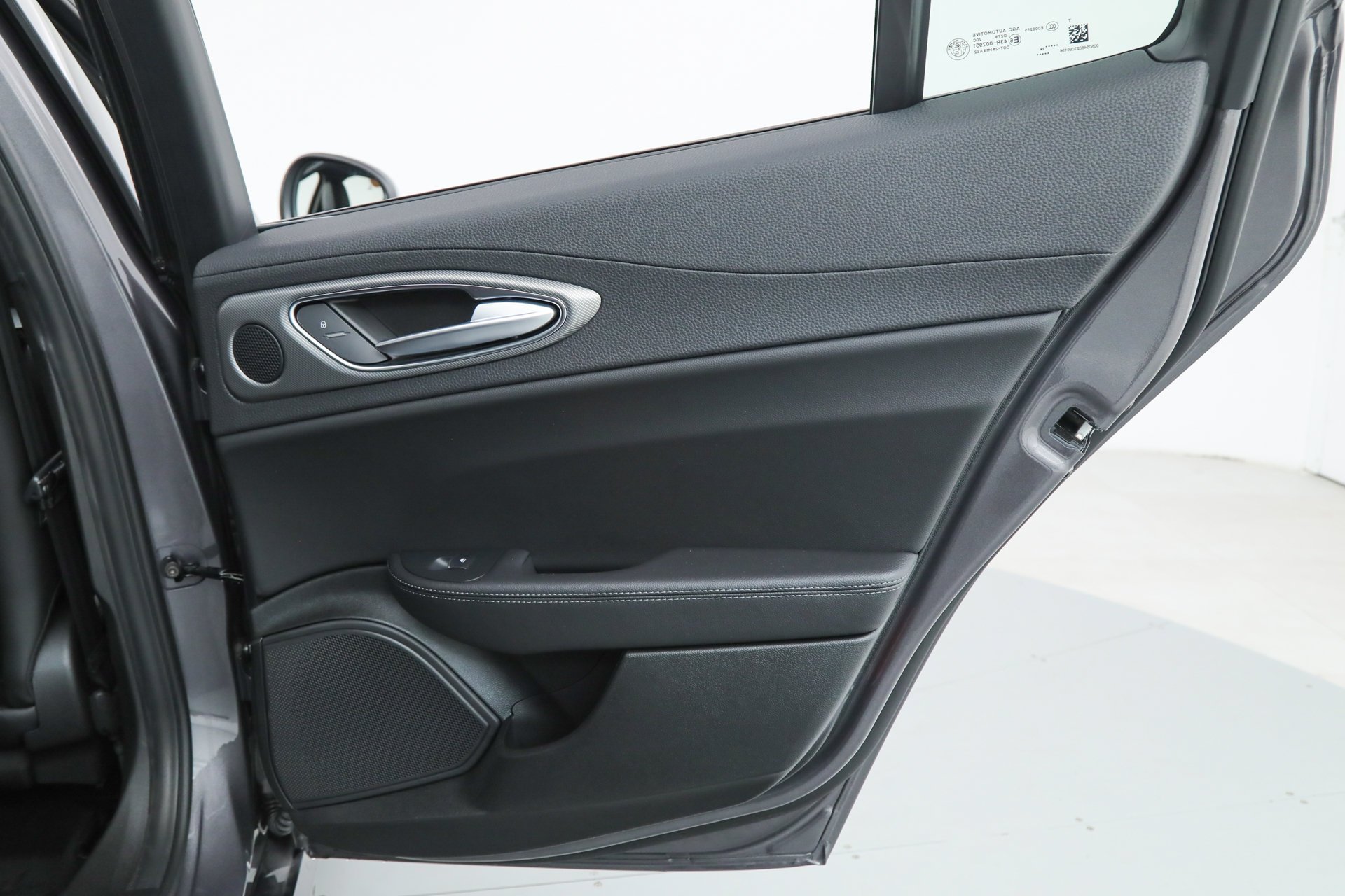 New 2025 Vesuvio Gray Metallic Exterior Paint Alfa Romeo  image 12