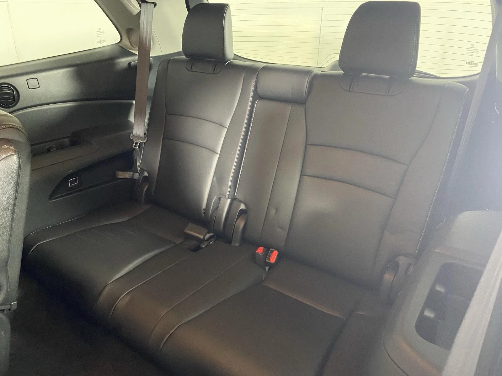 Used 2022 Crystal Black Pearl Honda Touring w/Rear Captain's Chairs image 27