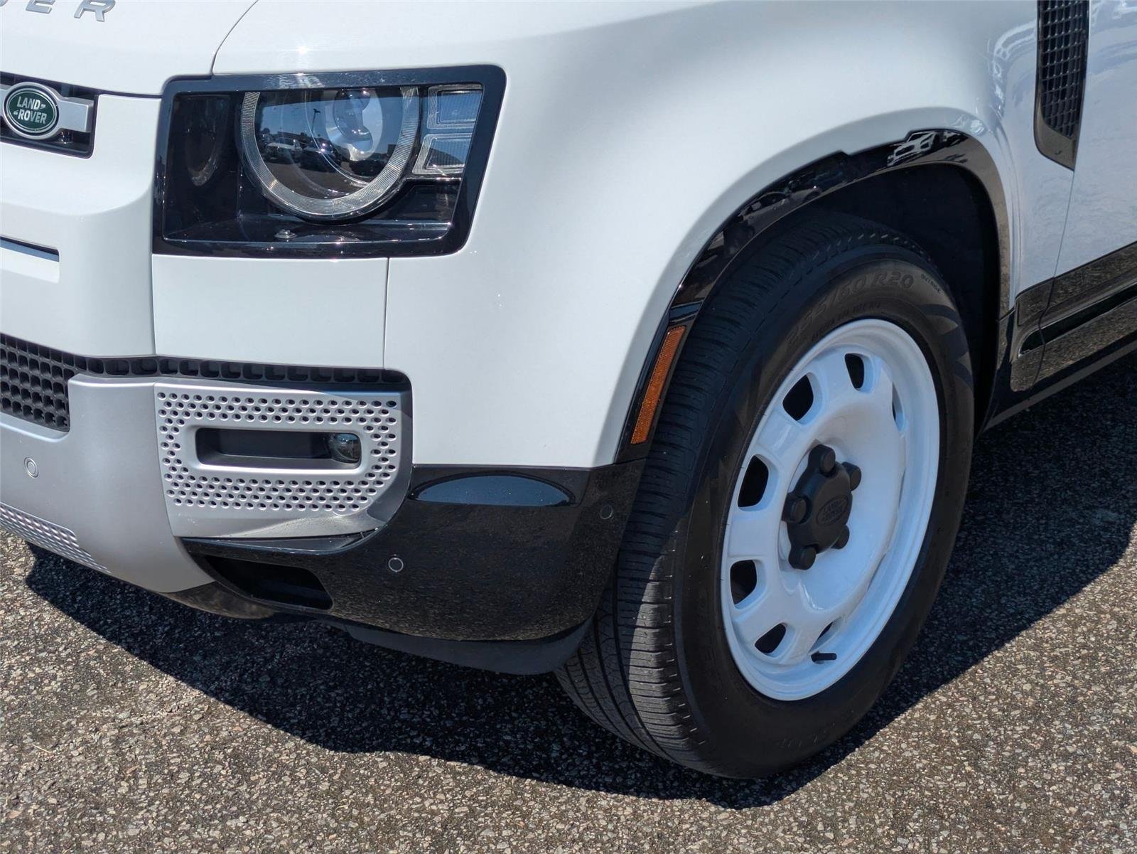 Used 2025 Fuji White Land Rover S image 9