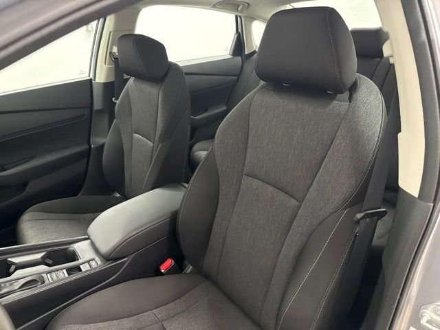 Certified Used 2025 Solar Silver Metallic Honda SE image 16