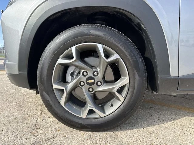 Used 2025 Gray Chevrolet LT image 19