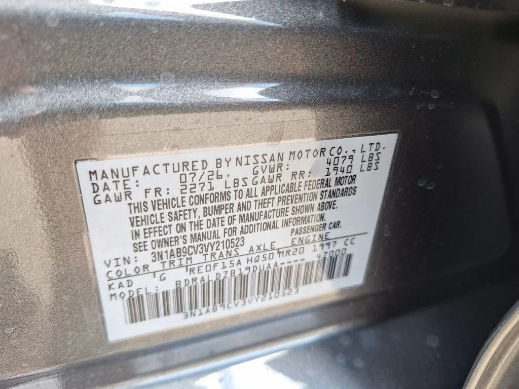Used 2027 Gray Nissan SV image 29